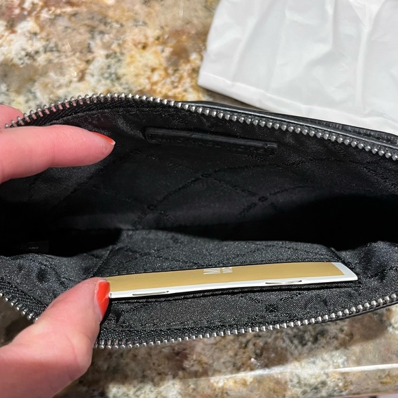 MK Jet Set Travel wristlet - Picture 4 of 5